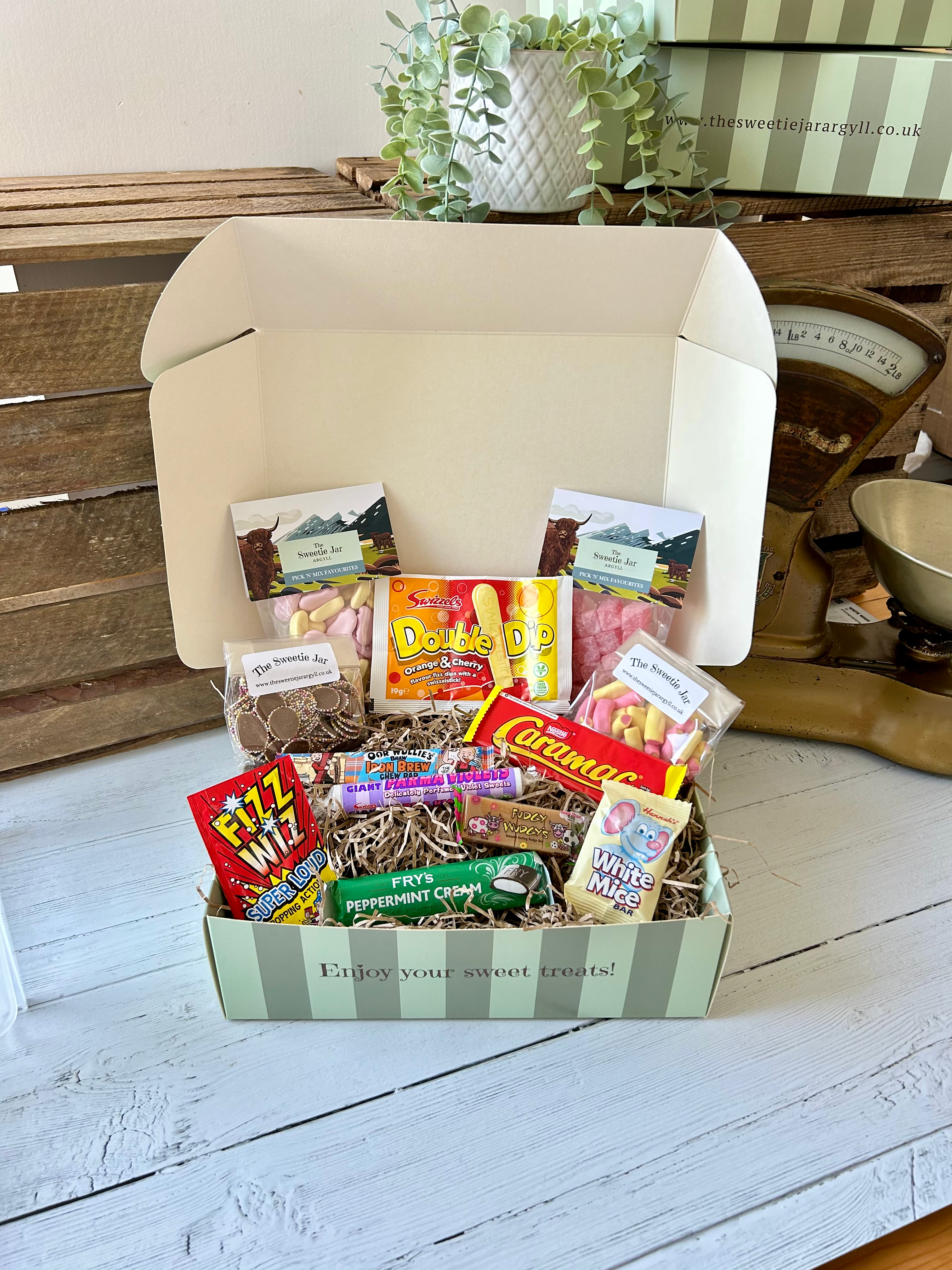 Retro Sweet Hamper image 1