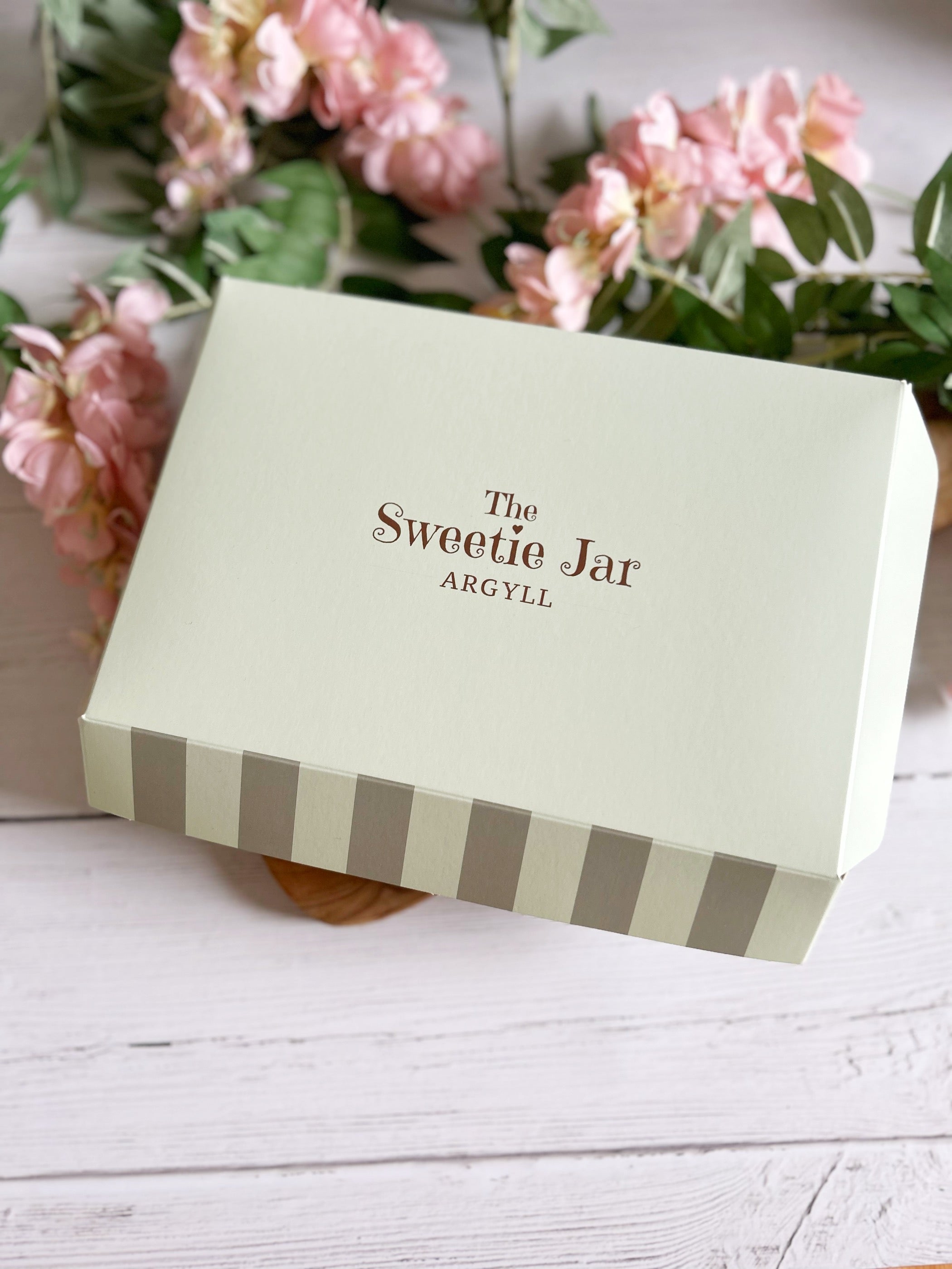 Mother's Day Pick 'n' Mix Box with Chocolate Bar image 6