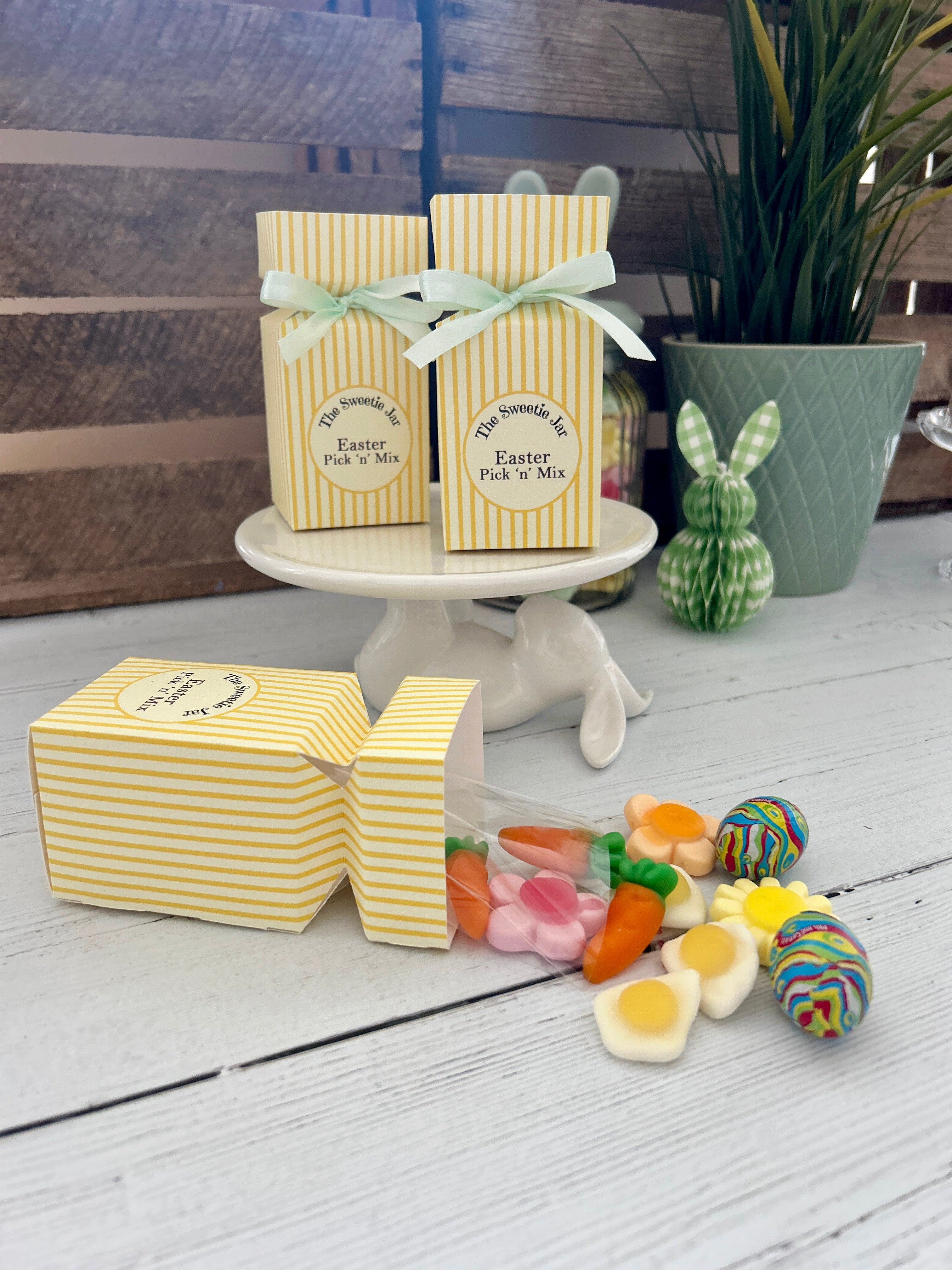 Striped Easter Pick 'n' Mix Cracker