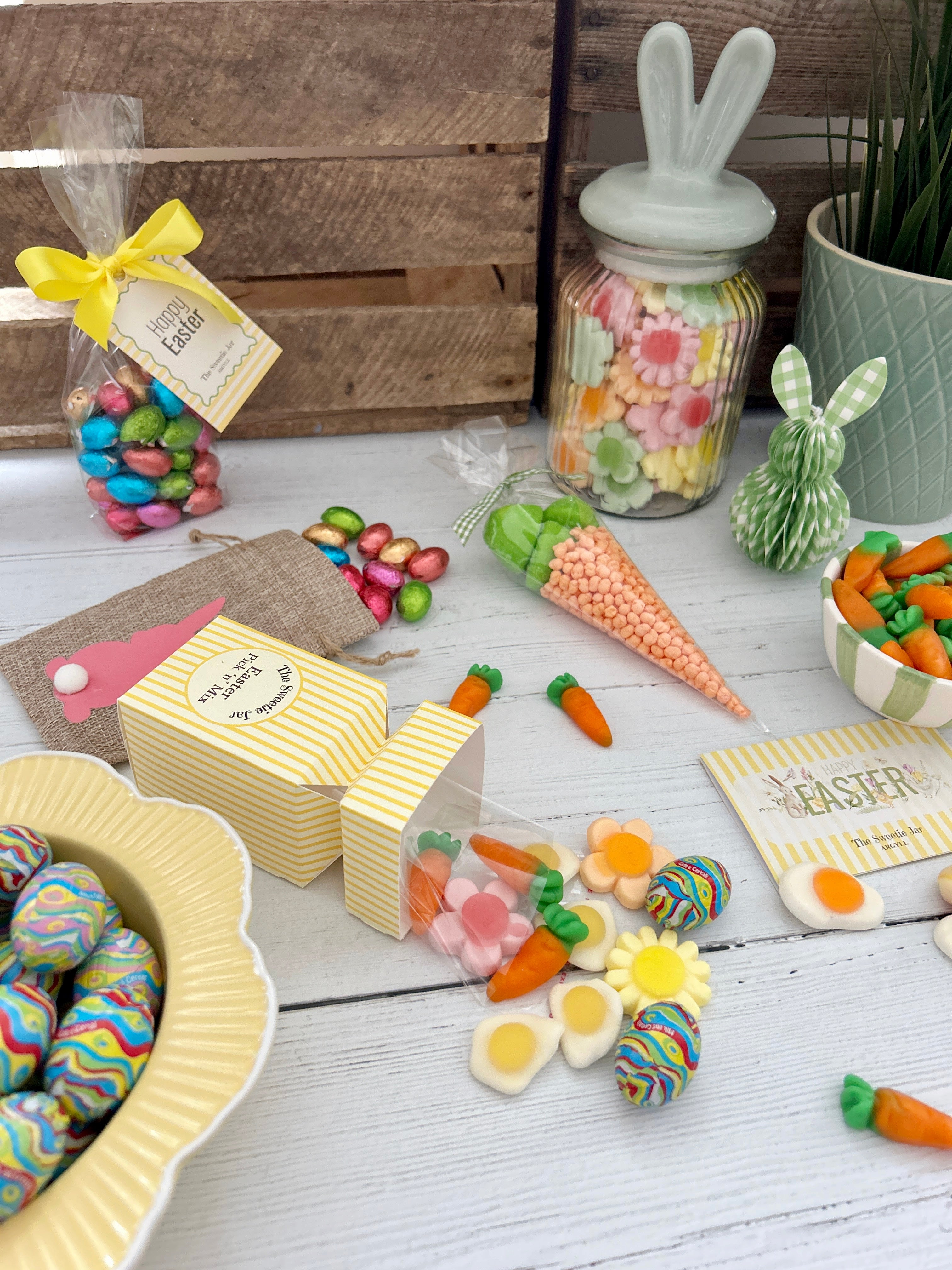 Striped Easter Pick 'n' Mix Cracker